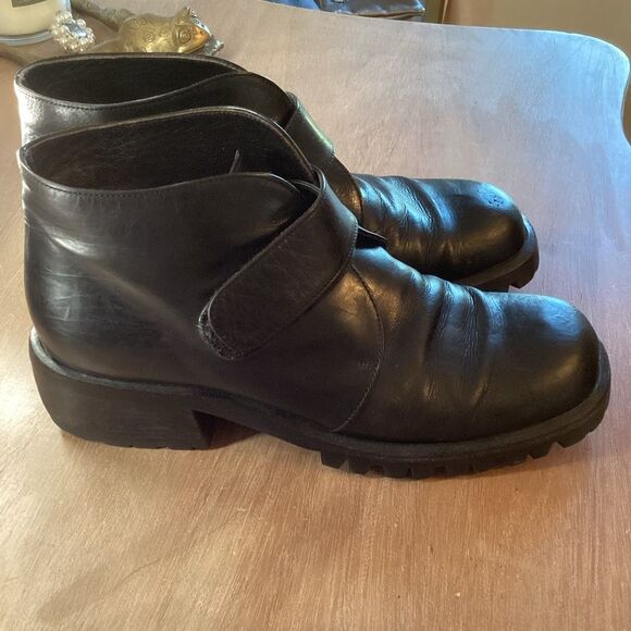 JOAN HELPERN SIGNATURE SIZE 8 BLACK LEATHER LUG VIBRAM SOLE ANKLE BOOTIE 80S 90S - Picture 2 of 10